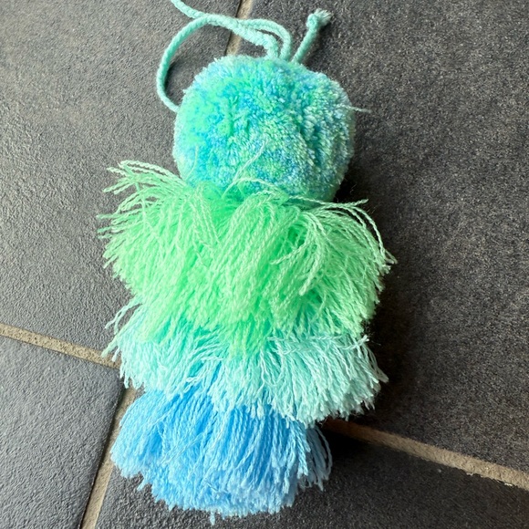 2 Squeeze de Citron Poms Tassels - Picture 5 of 5